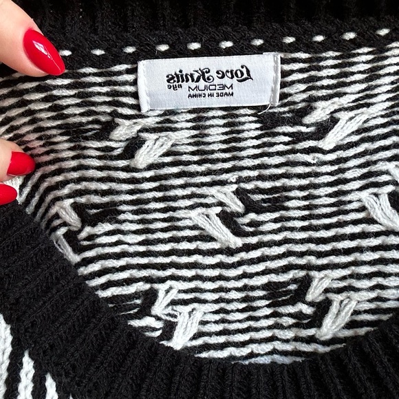 Black & White Mini Braid Pattern Cropped Pullover Crew Neck Sweater - Picture 4 of 8